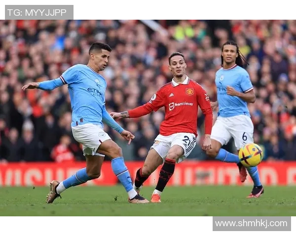 坎塞洛在足球场上的蜕变与成长之路探讨